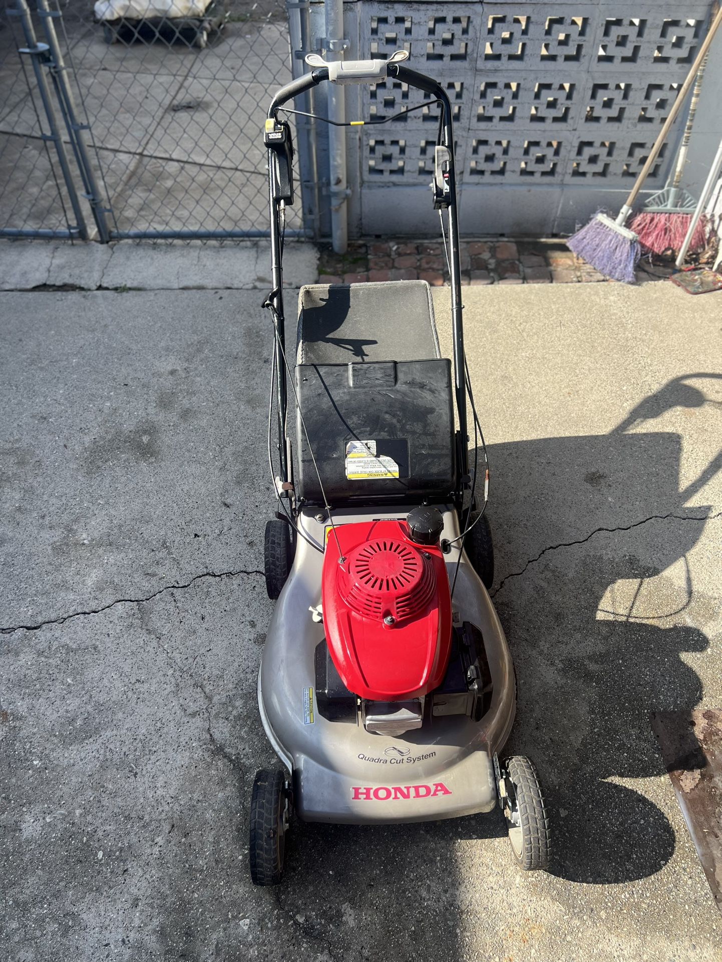 Honda self propelled gas walk behind lawn mower