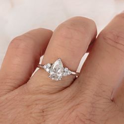 NEW! 2.44CT Pear Cut, Moissanite Gemstone Engagement/ Promise Ring, Please See Details ❤️