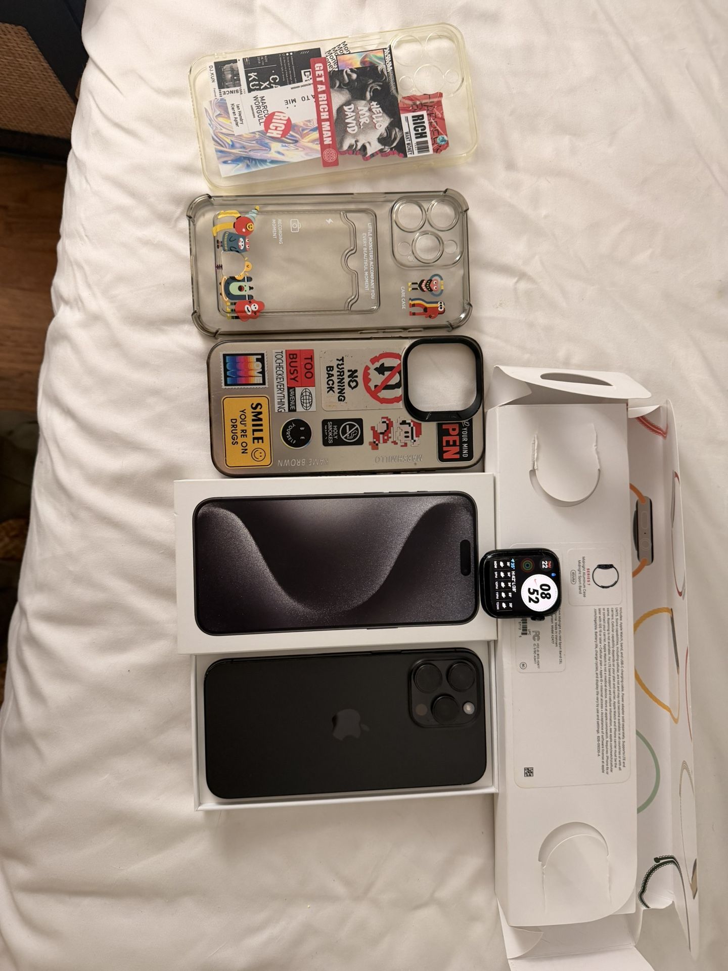 iPhone 15 Pro Max 256GB Black – Unlocked + FREE Apple Watch Series 7 (45mm)