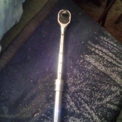 Professional Torque Wrench. Half Inch Drive.  Accurate & Works Fantastic. Zero To  150 Pounds. (Click Type)