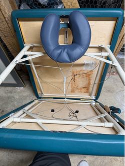 Potable massage table
