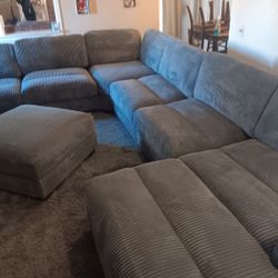 New 7 Piece Modular Sectional Couch! Includes Free Delivery 🚚! 