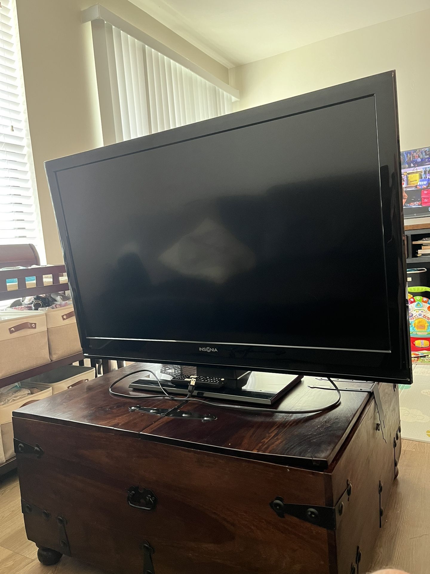 46” Insignia TV