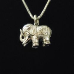 24" x 3mm Solid Sterling Silver Popcorn Chain with "VERY RARE" Handcast Heavy Solid Sterling Silver Intricate Elephant Pendant. MINT!