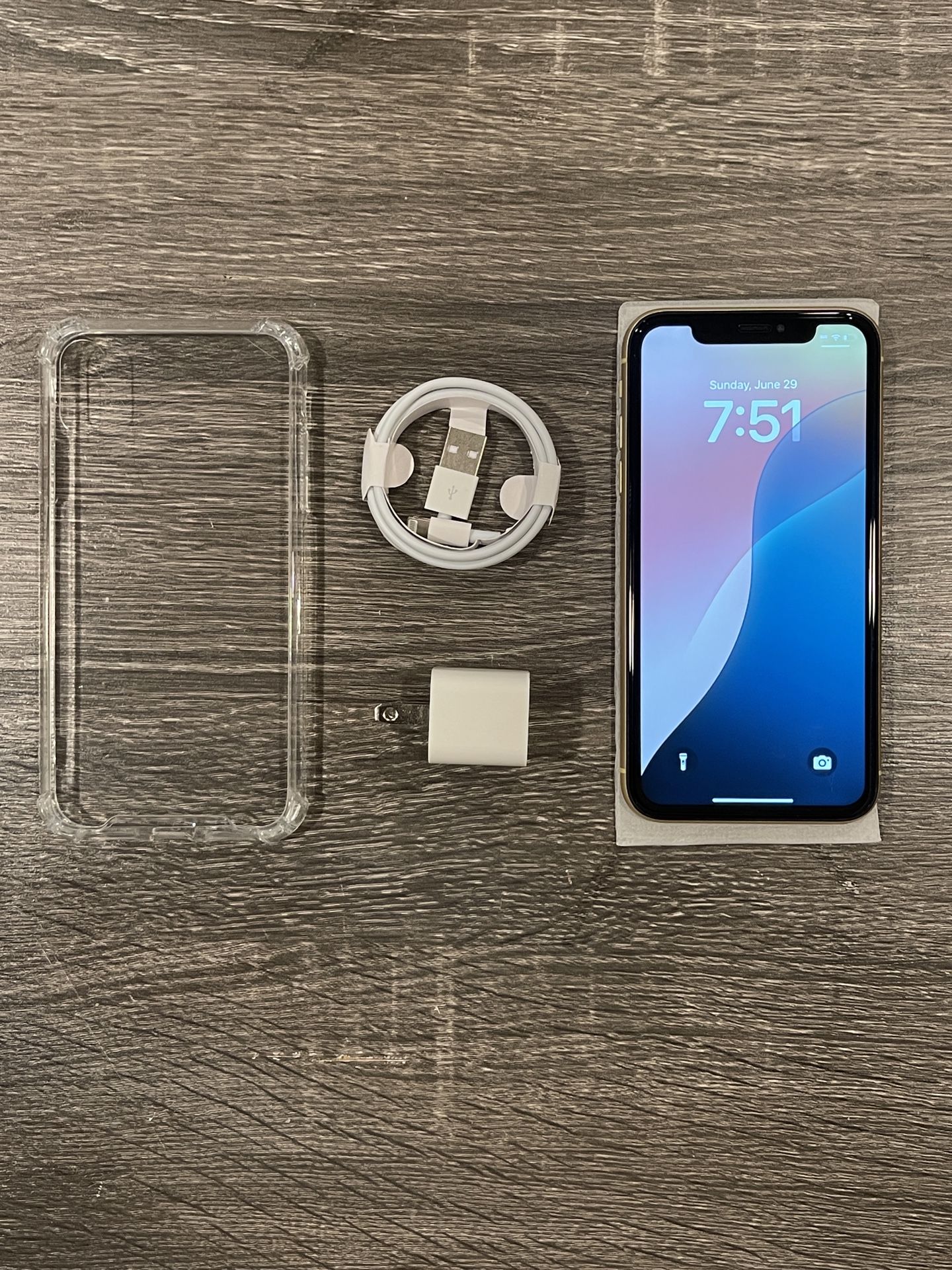 Apple iPhone XR 64GB - Fully Unlocked ALL Carriers- VERY GOOD Condition!!!!!!