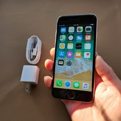 iPhone 6s - UNLOCKED - Like New  