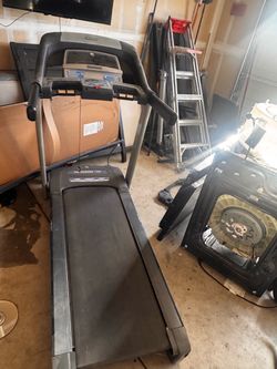 Free treadmill  doesn’t start up