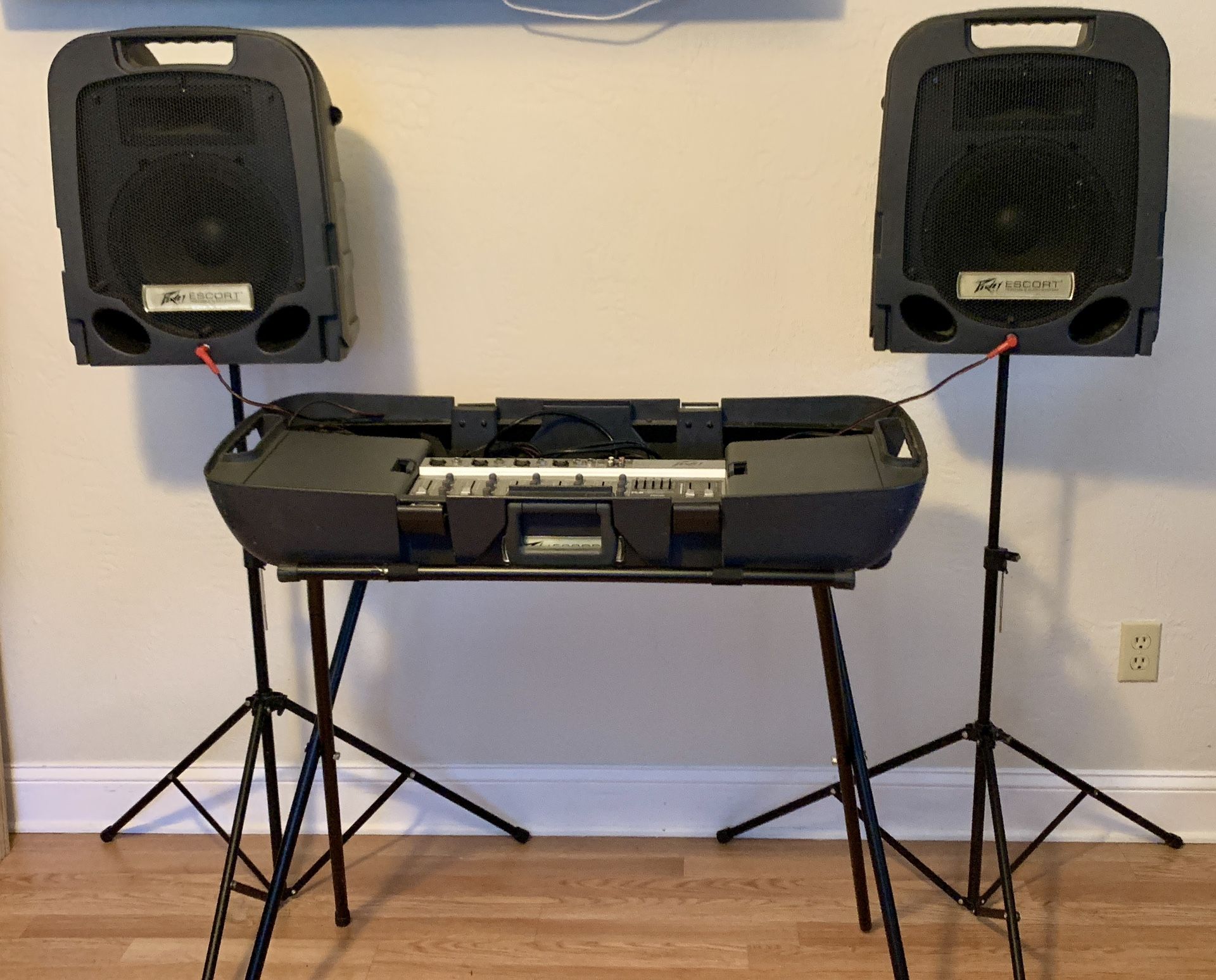 DJ Sound System Peavey Model Escort 2000 Portable All in One PA System - 5 Channels 150 Watts