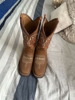 Boots size 3 big girl