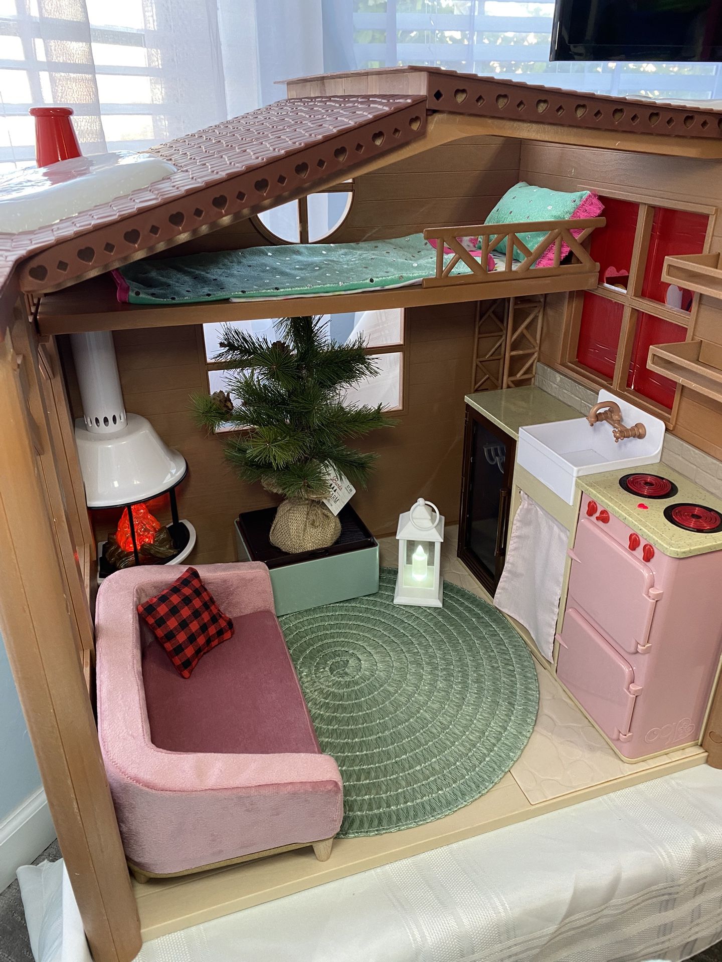 OG Cozy Cabin with lots of BRAND NEW foods, accessories & doll!