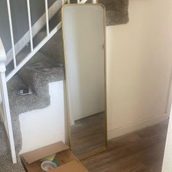 Gold mirror