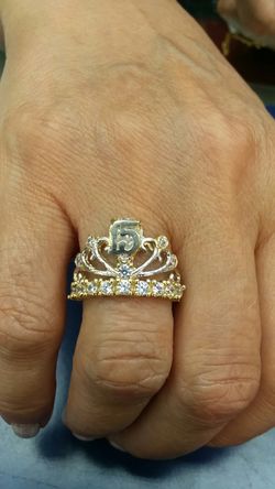 14K GOLD RING 15 años 3.7 grams cz