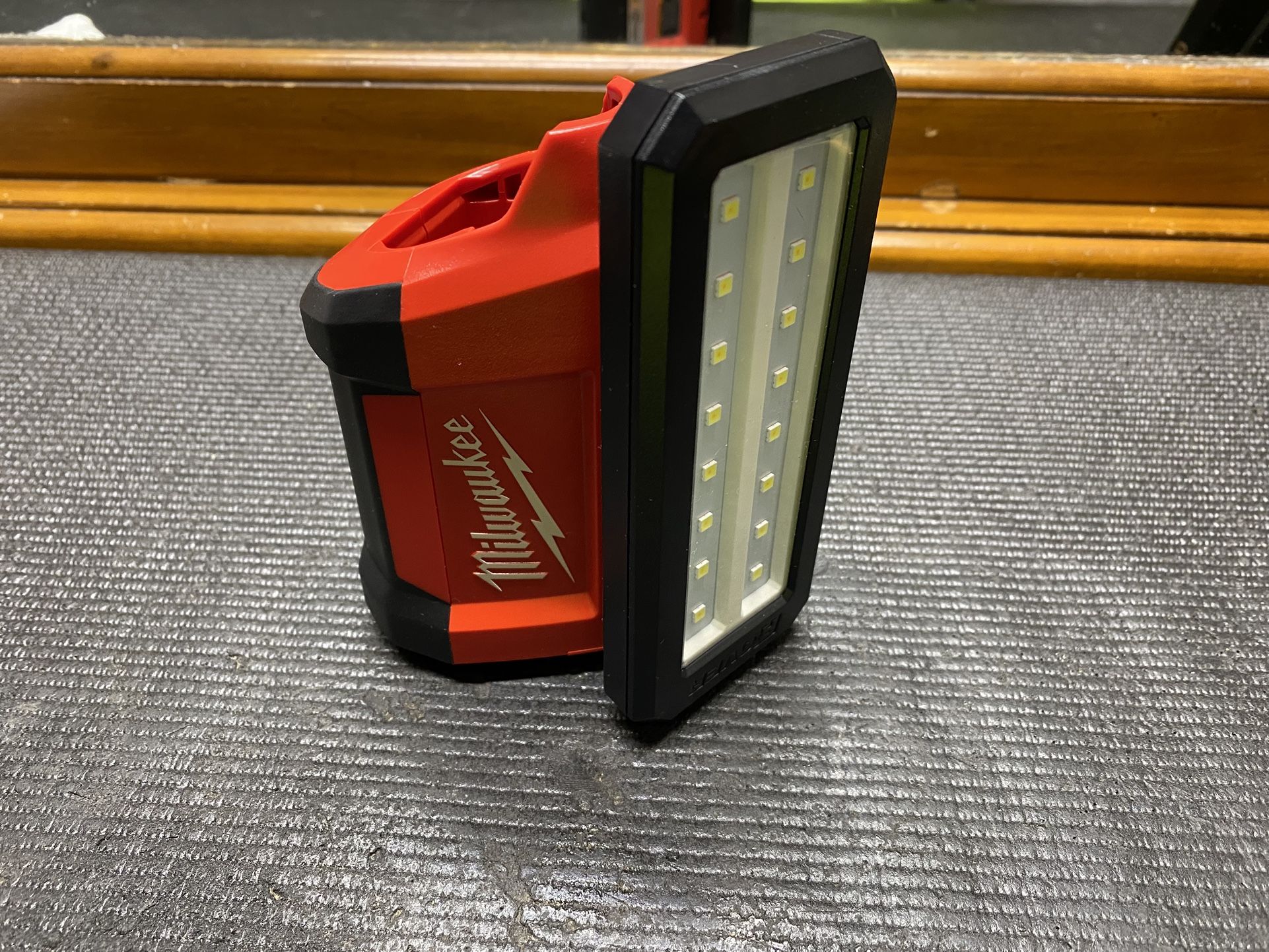 Milwaukee M12 Flood Light Tool Brand New