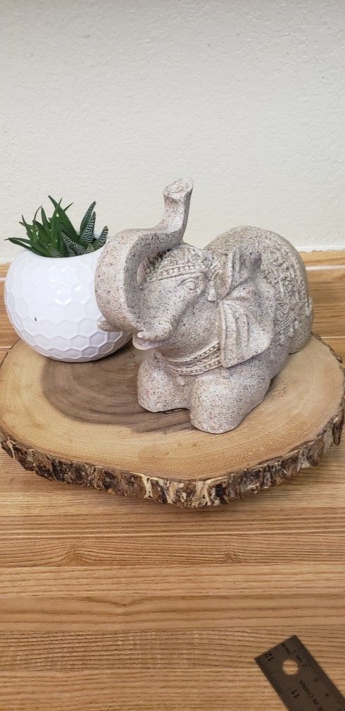 Lorraine Elephant