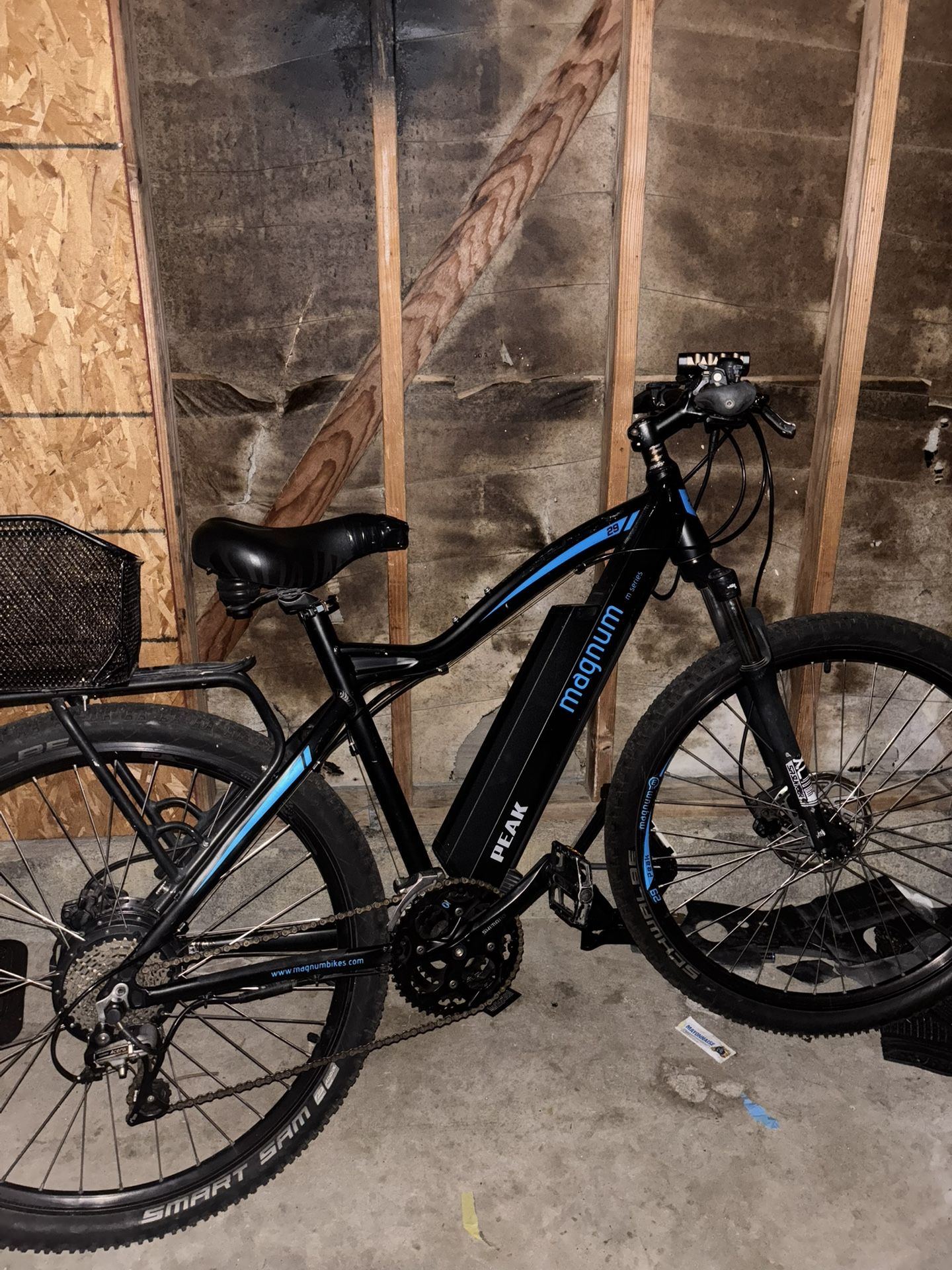 Magnum Peak 29' Electric Bike