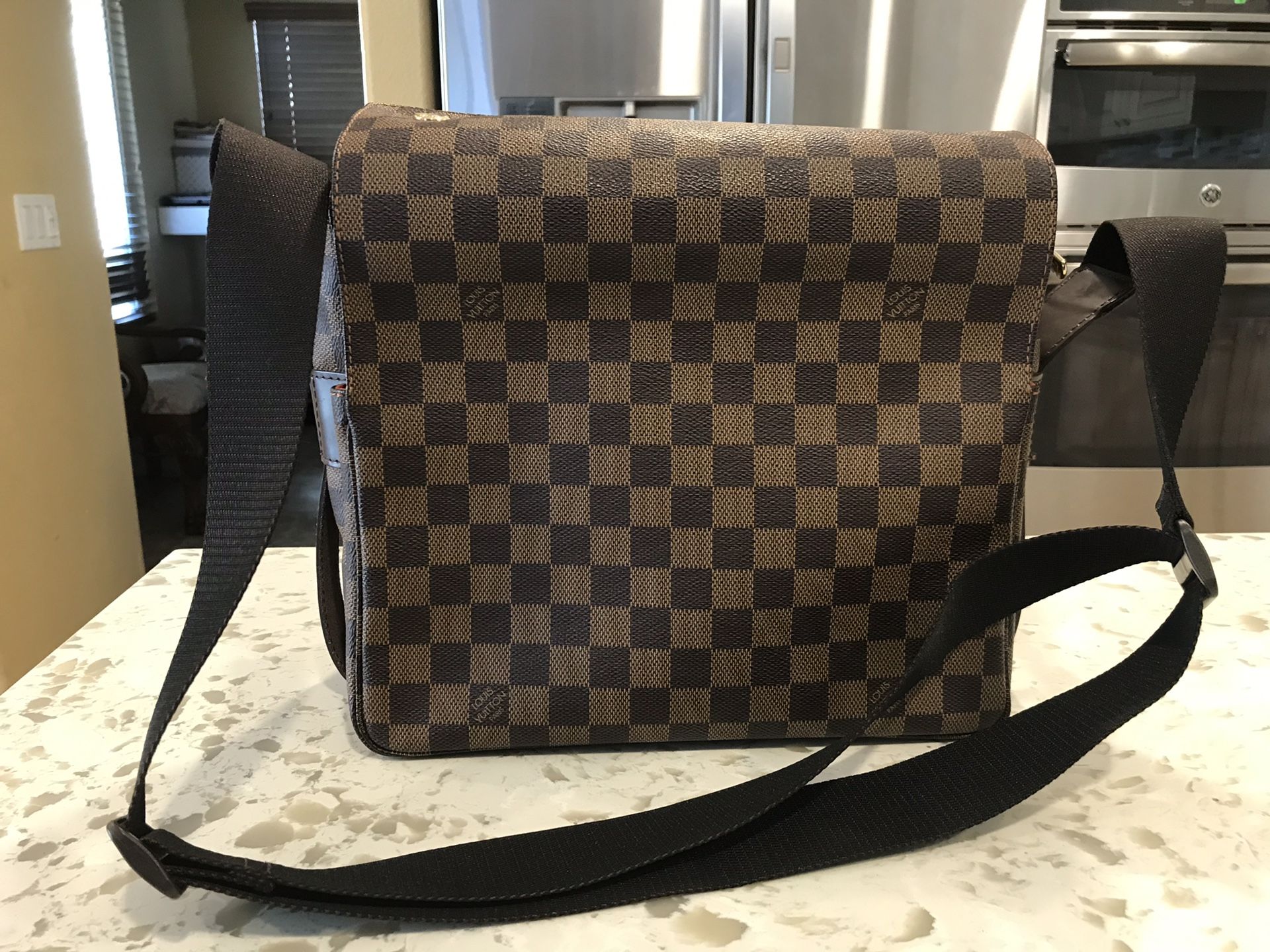 Louis Vuitton for Sale in Spring Valley, CA - OfferUp