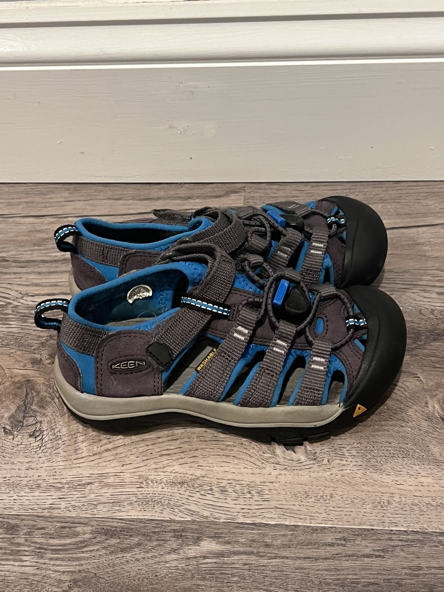 Boys KEEN Child Newport H2 Closed Toe Water Sandals. Size 12. Grey/Blue.