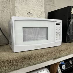 New in Box White Danby Countertop Microwave Manufacturer Warranty