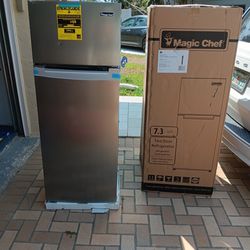 Magic Chef 7.3 Refrigerator 