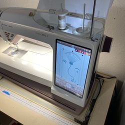 Husqvarna Viking Epic 2