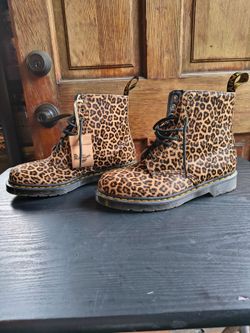 Dr Martin's leopard Pascal boots