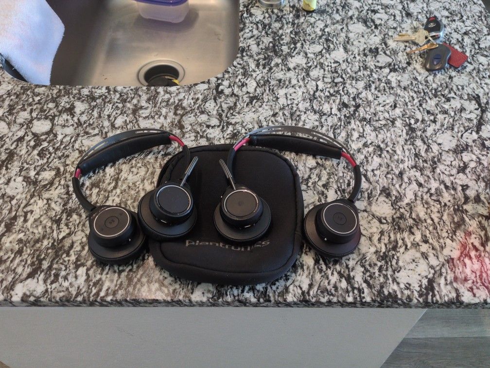 2 Plantronics Voyager Focus Wireless Headsets No Dongles