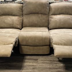 Power Reclining Sofa with adjustable headrest