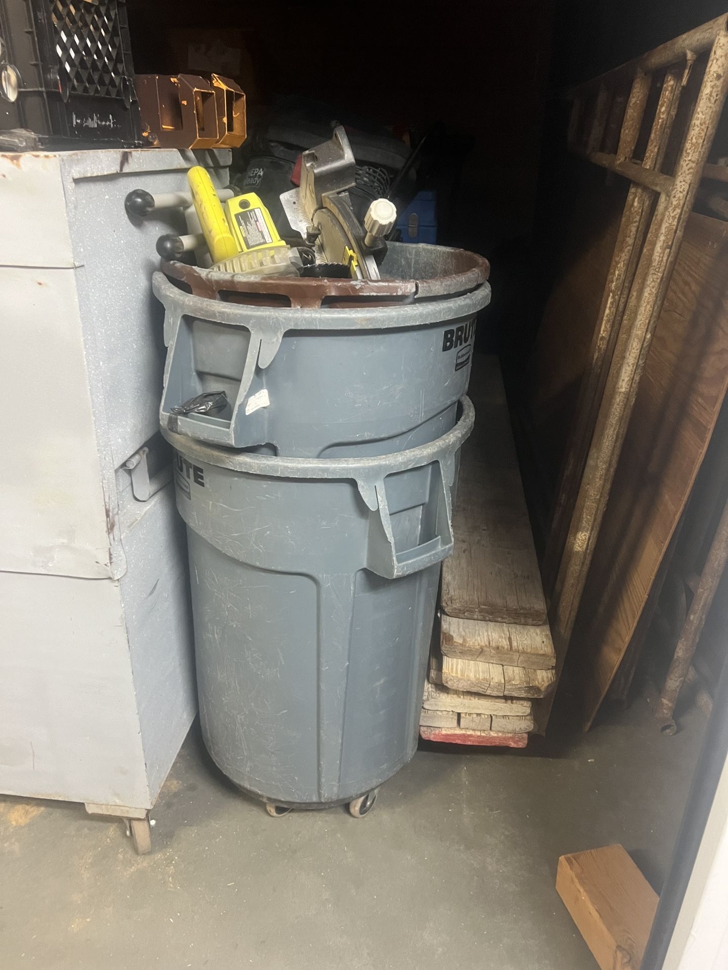 Trashcans 