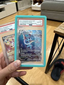 Pokemon Vaporeon VMAX