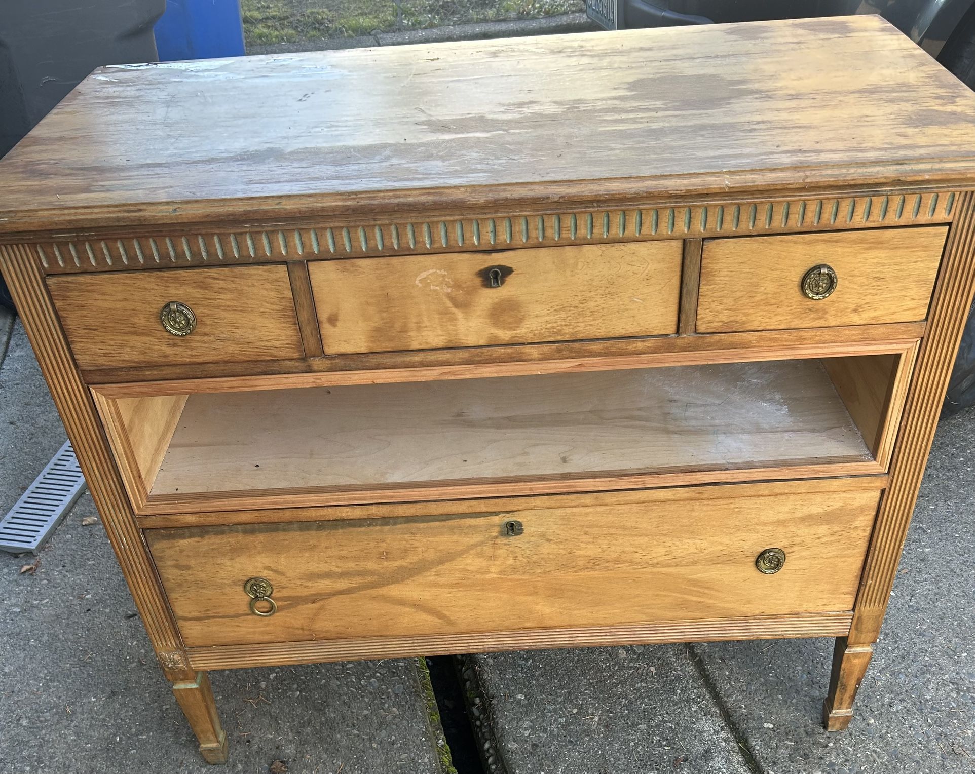 Sturdy Antique Style Dresser. Read Description 1st