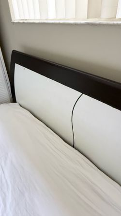 MOVING SALE! Queen Bedroom Set with High-Quality Mattress – 150