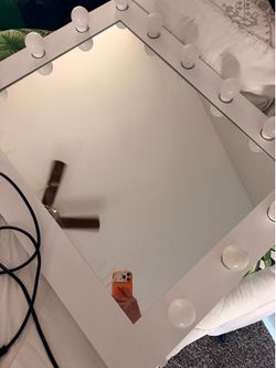 Vanity mirror