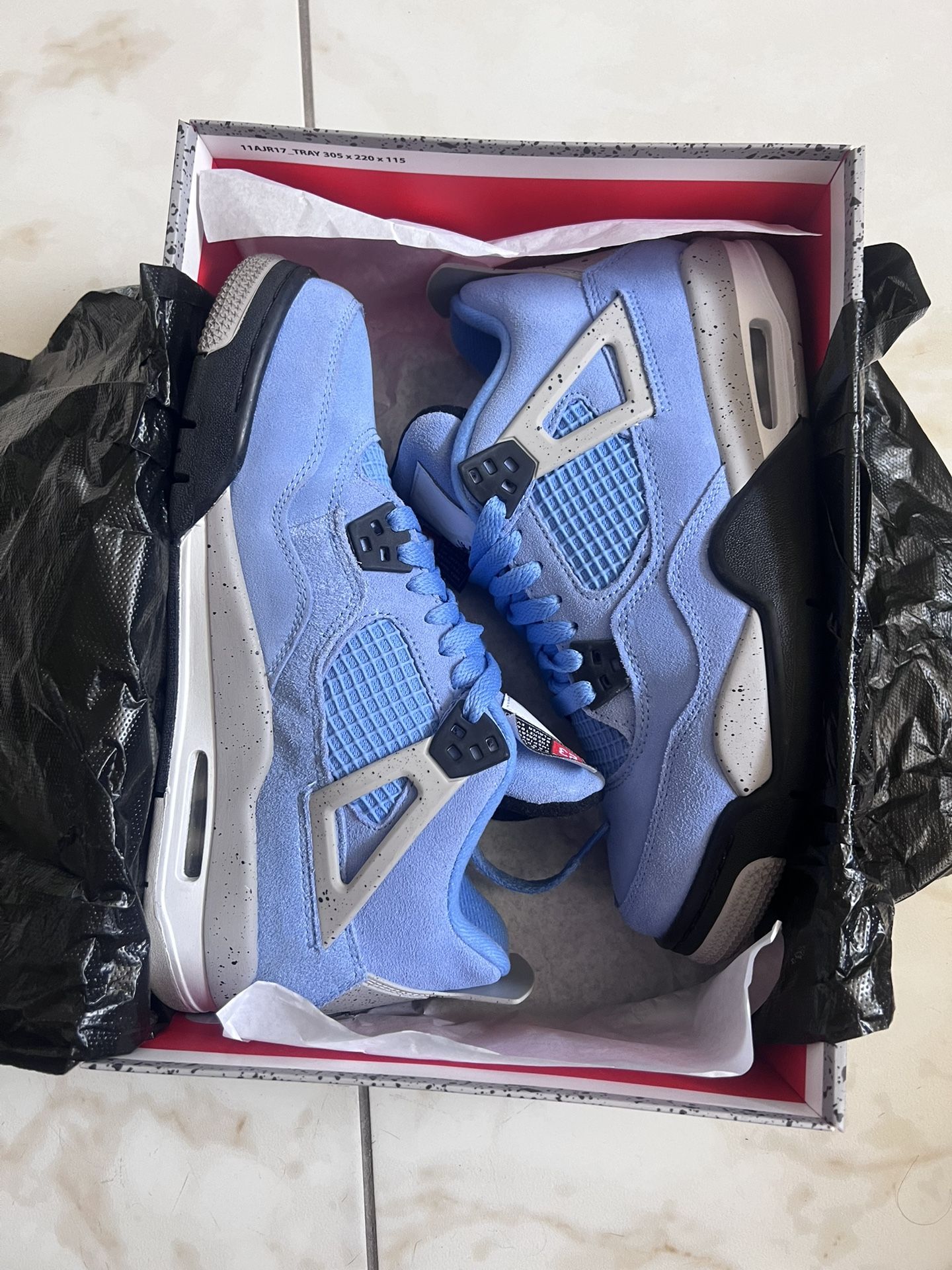 Jordan 4 University Blue Size 7Y