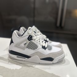 Air Jordan 4 Retro “Military Black”
