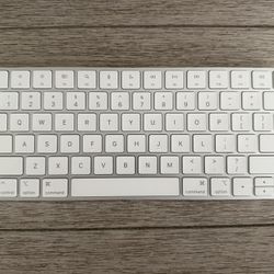 Apple Magic Keyboard (2nd Gen) - Like New