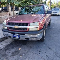 Chevy Avalanch Ano 2005  PLACAS AL Dia  A TODA PRUEBA Mecanica