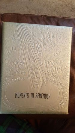 1962 Van Meter High School Year Book Van Meter, Iowa "Moments To Remember"