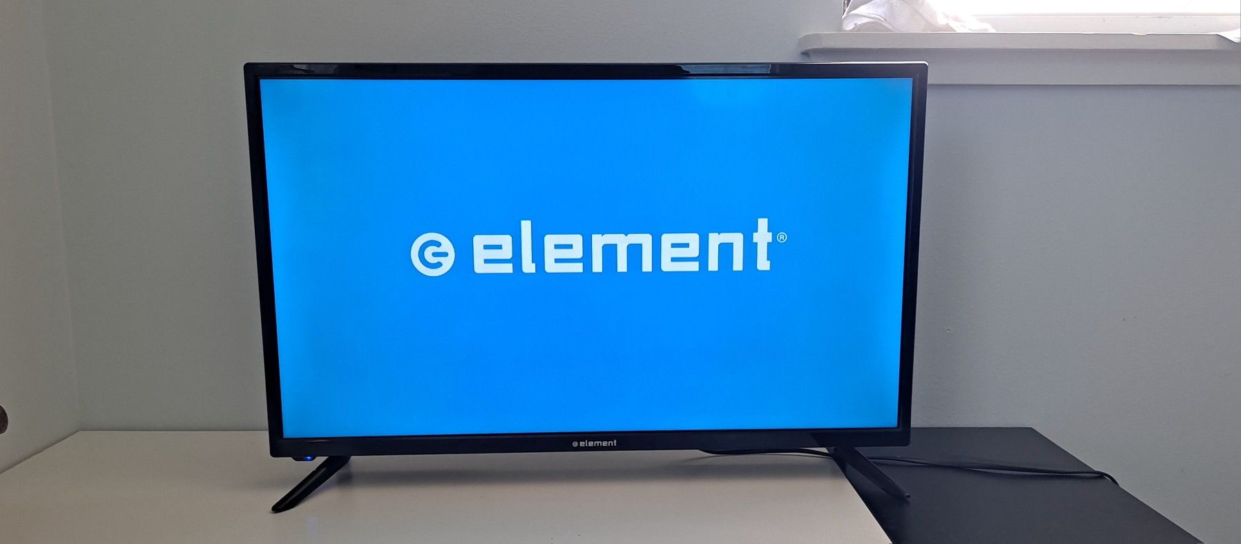 32" Element TV With Remote
