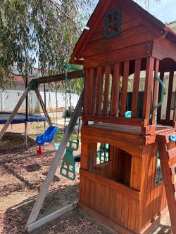 Free outdoor play set
