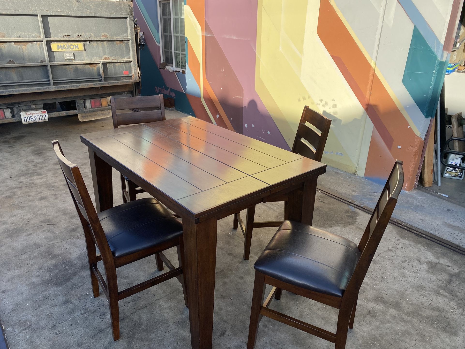 Talk Farm Table And 4 Bar Chairs