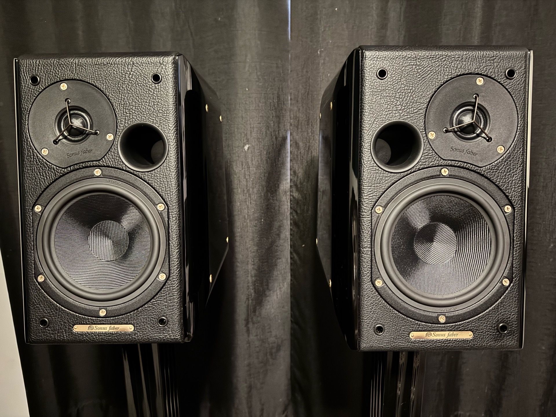 Sonus Faber Concerto Home bookshelf speakers. for Sale in Mesa, AZ