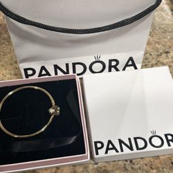 Gold Radiating Heart Clasp Bangle (size 6.7 in)