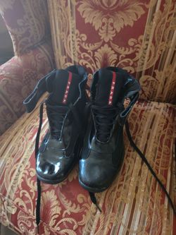 8.5 Pair of shoes unable to authenticate if is prada