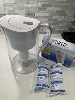 Brita 10 cup Grand Pitcher and 2 New Brita Filters