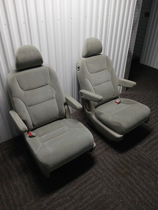 Bucket Ceats Chevy Have Tracks On Them