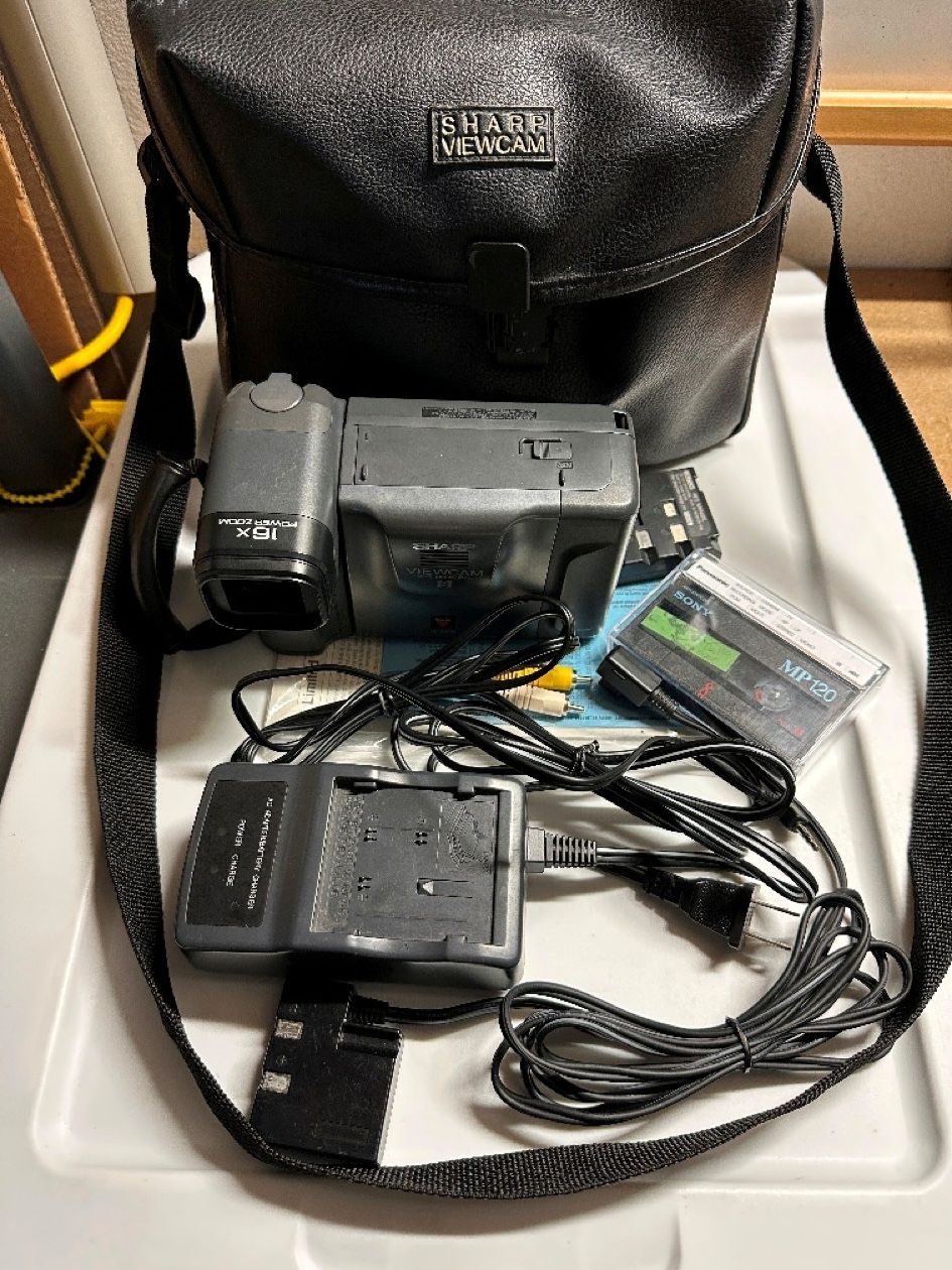 Sharp VL-E600U ViewCam Video8 Video camcorder 8mm Cassette Playback Tape Player Camera