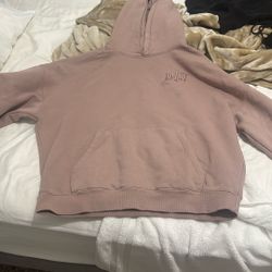 YOUNGLA SIZE MEDIUM NEVER WORN 