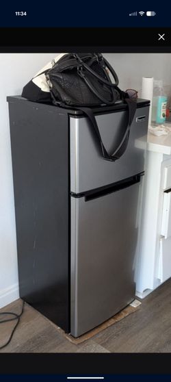 Magic Chef 4.5 cu. ft. 2 Door Mini Fridge in Stainless Look with Freezer HMDR450SE