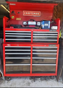Heavy-duty Craftsman 2000 Series 52-in Rolling Tool Cabinet