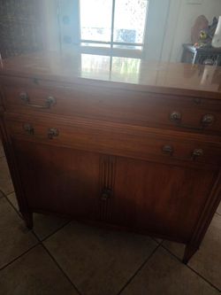 Hutch/Dresser